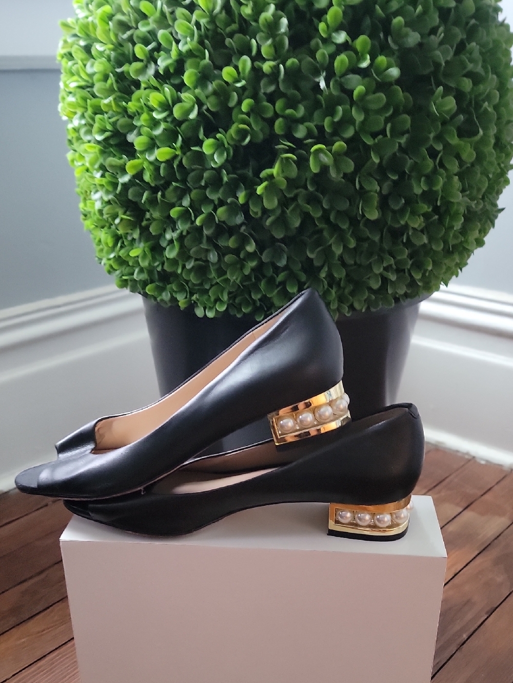 Black Women's Pearl-Accent Low Heel Pumps